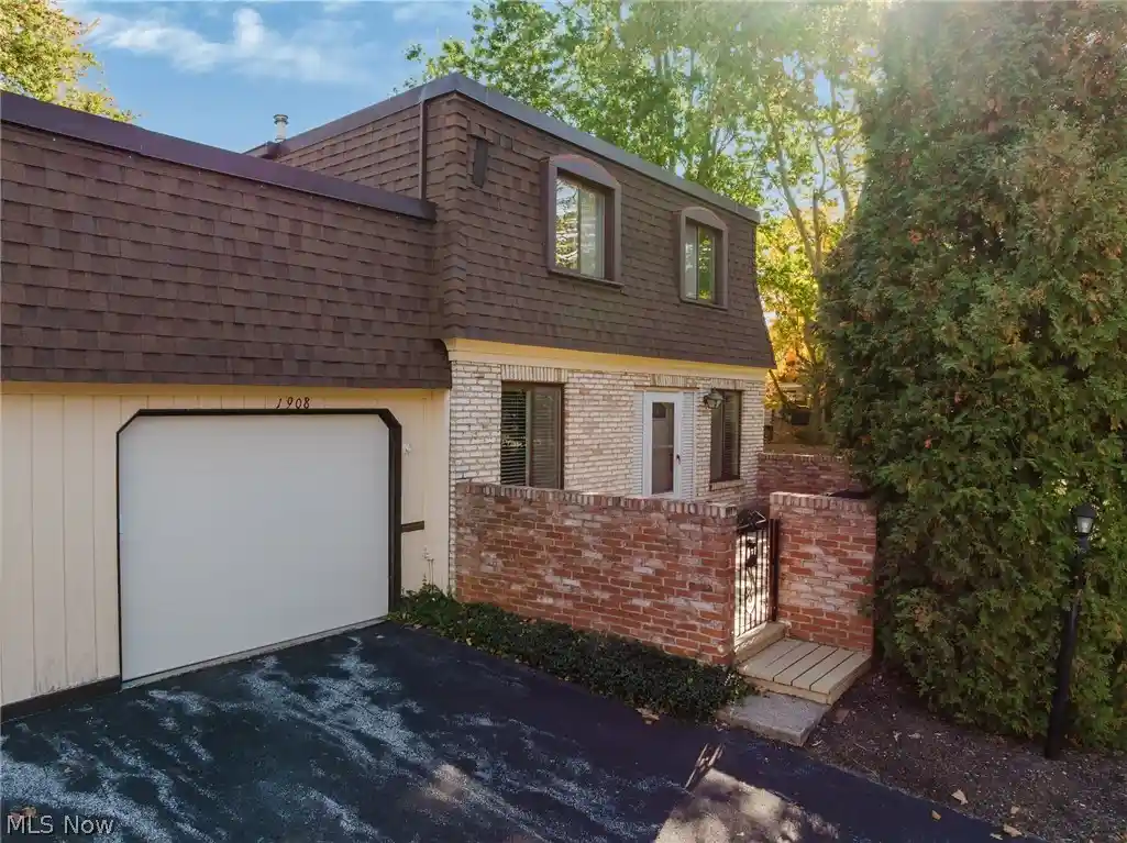 Listing Photo 1 - Condo for sale in 1651 Mentor Ave located at 1651 Mentor Ave, Painesville, OH 44077 - Unit #1908