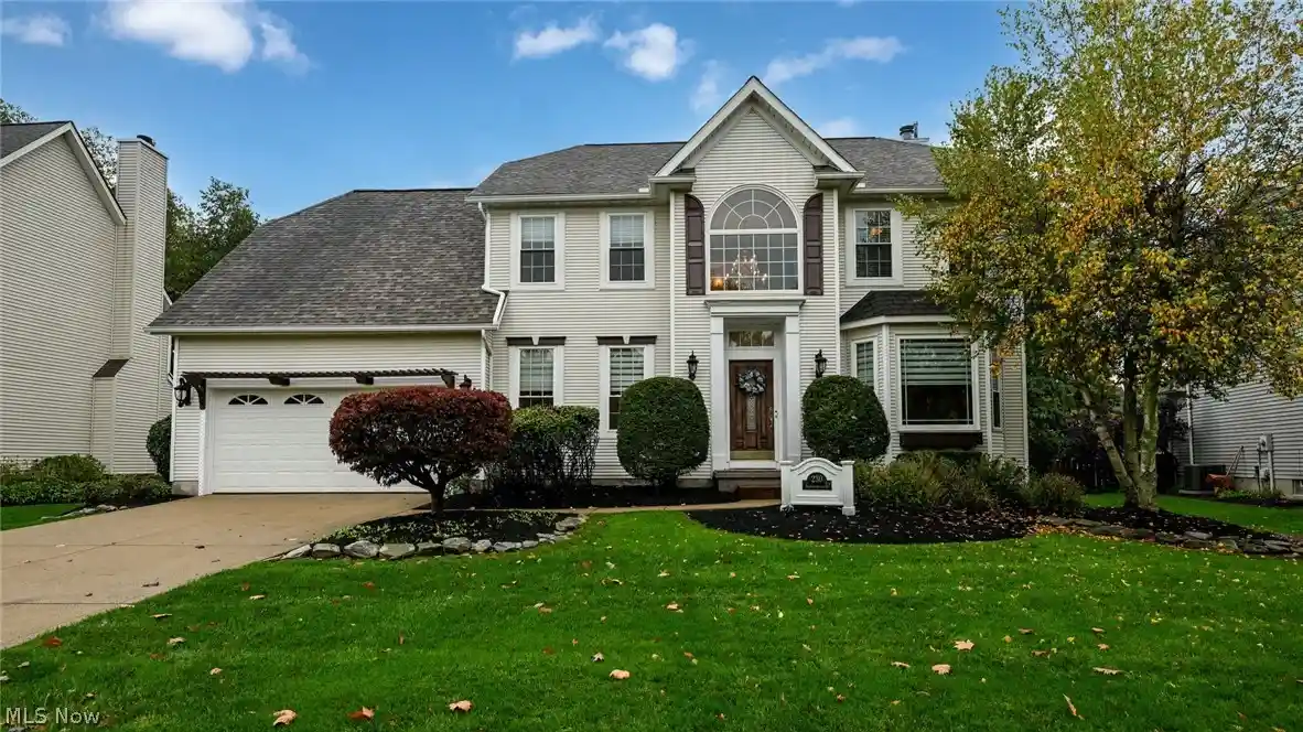 Single family home for sale at 230 Bridgehampton Dr, Medina, OH 44256 | MLS# 5250604