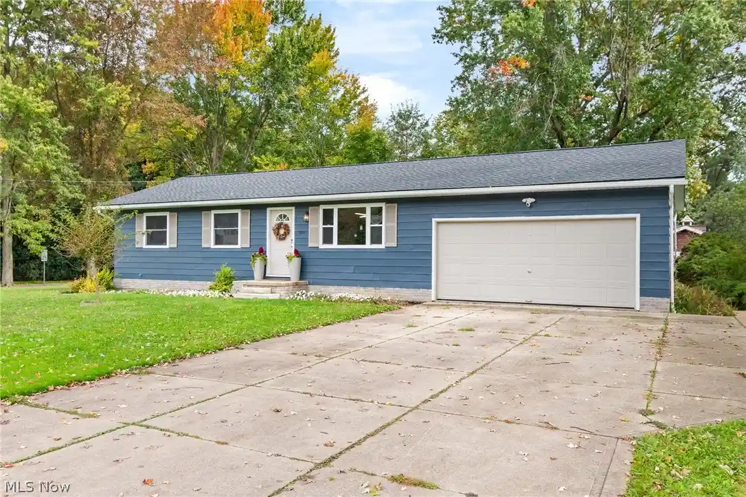 Photo 1 of Single family home for sale at 5201 Fawn Dr, New Franklin, OH 44319 | MLS# 5254019 | Listing updated on 2026-10-22