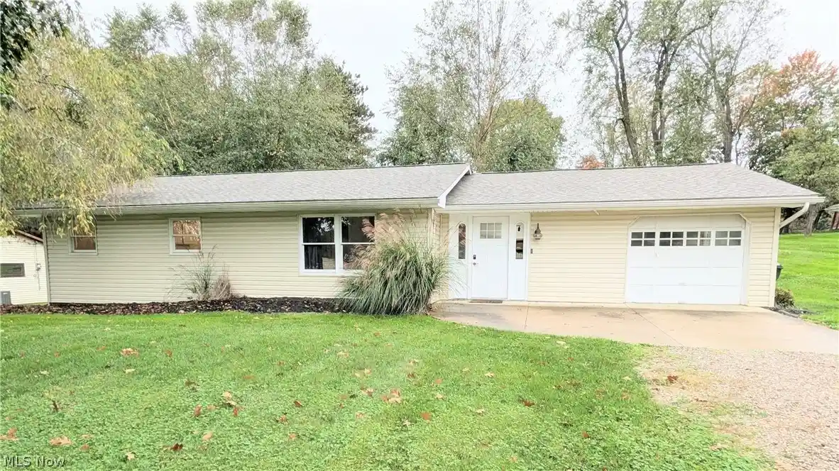 Photo 1 of Single family home for sale at 270 E Highland Dr, Zanesville, OH 43701 | MLS# 5253159 | Listing updated on 2026-10-17