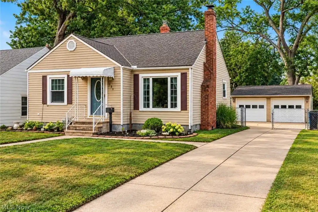 Photo 1 of Sale Pending at 525 Waverly Rd, Eastlake, OH 44095 | MLS# 5254045 | Listing updated on 2026-10-20