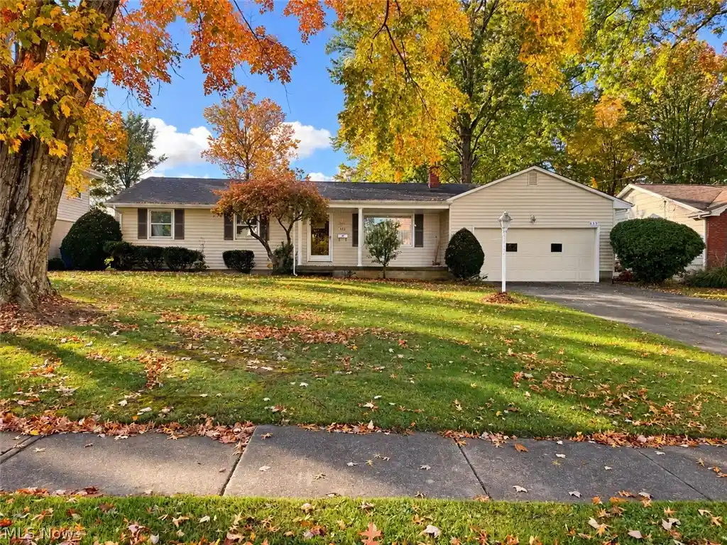 Photo 1 of Single family home for sale at 633 Forestridge Dr, Youngstown, OH 44512 | MLS# 5253796 | Listing updated on 2026-10-29