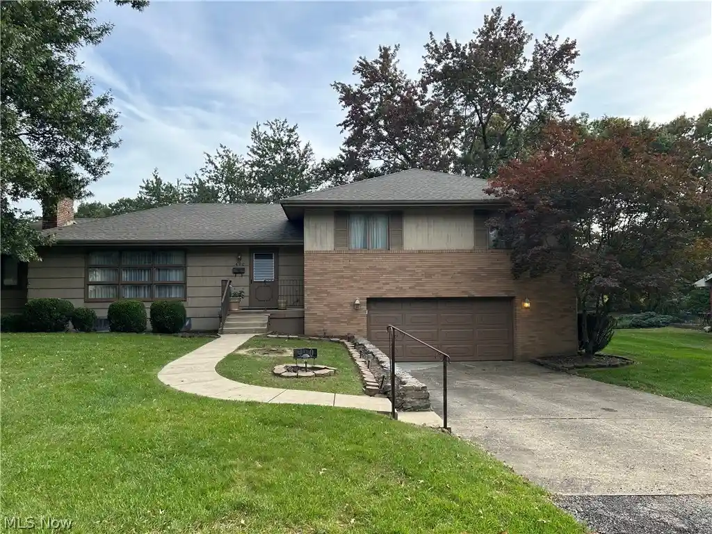 Photo 1 of Single family home for sale at 490 N Samuel Dr, Zanesville, OH 43701 | MLS# 5226853 | Listing updated on 2026-10-20