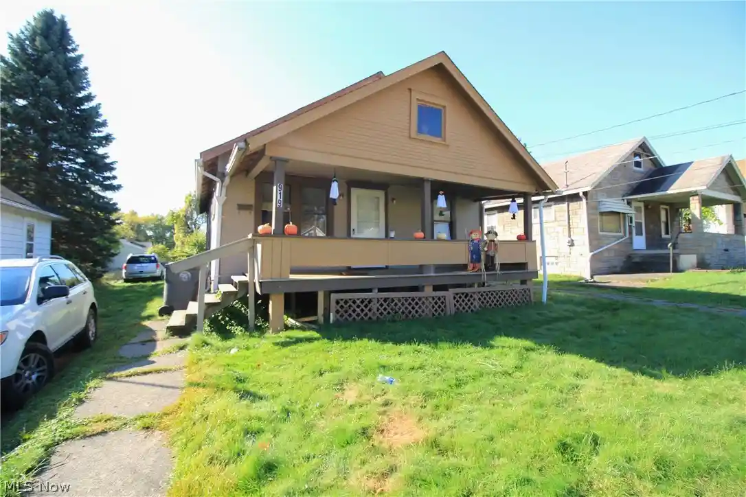 Single family home for sale at 919 E Dewey Ave, Youngstown, OH 44502 | MLS# 5254269