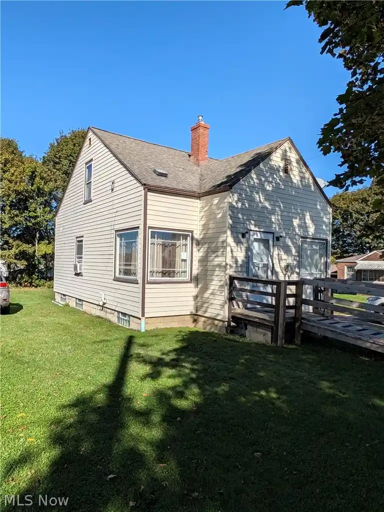 Single family home for sale at 173 Como Ave, Struthers, OH 44471 | MLS# 5253844