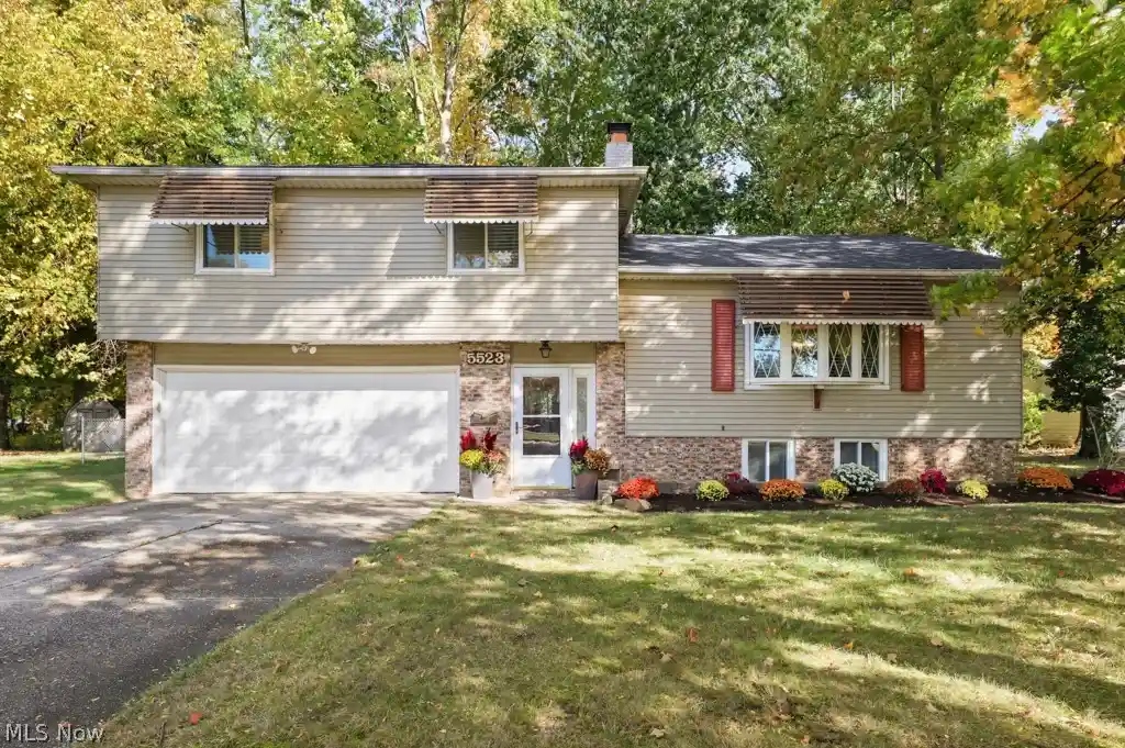 Photo 1 of Single family home for sale at 5523 Meadow Wood Blvd, Cleveland, OH 44124 | MLS# 5253012 | Listing updated on 2026-10-20