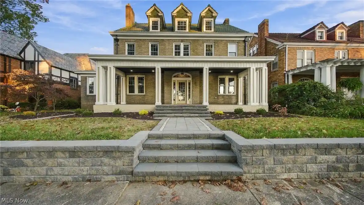 Photo 1 of Single family home for sale at 1702 Market St, Parkersburg, WV 26101 | MLS# 5252660 | Listing updated on 2026-10-20