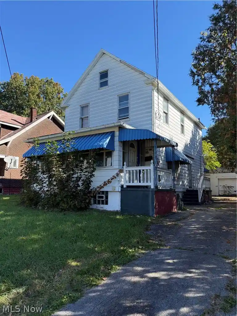 Single family home for sale at 17 N Hartford Ave, Youngstown, OH 44509 | MLS# 5254250