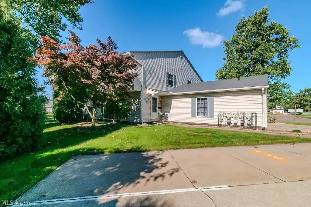 Listing Photo 1 - Condo for sale in 6813 Colonial Dr located at 6813 Colonial Dr, Mentor, OH 44060 - Unit 6813 Colonial Dr