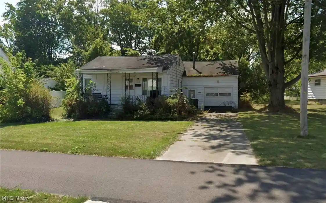 Single family home for sale at 863 E Broad St, Elyria, OH 44035 | MLS# 5254686