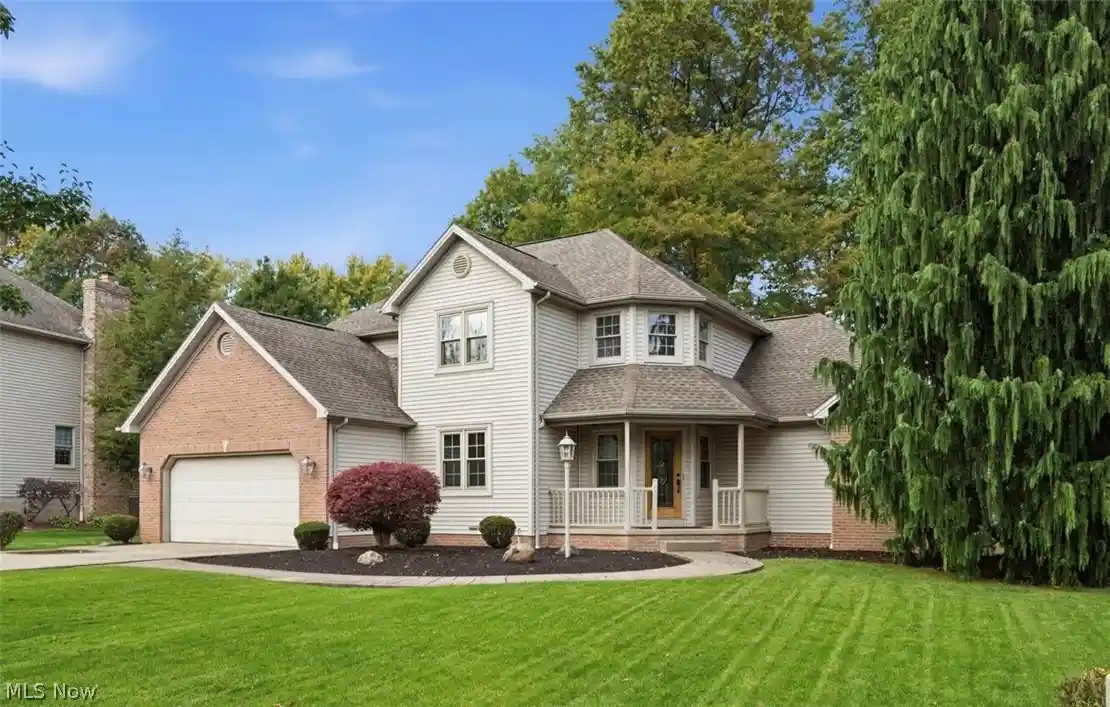 Photo 1 of Single family home for sale at 5202 N Beacon Dr, Youngstown, OH 44515 | MLS# 5254103 | Listing updated on 2026-10-28