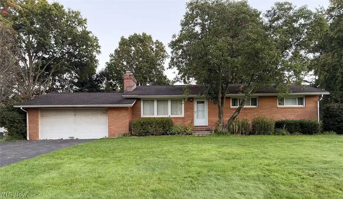 Photo 1 of Single family home for sale at 2625 Hyacinth Dr Nw, North Canton, OH 44720 | MLS# 5254715 | Listing updated on 2026-10-22