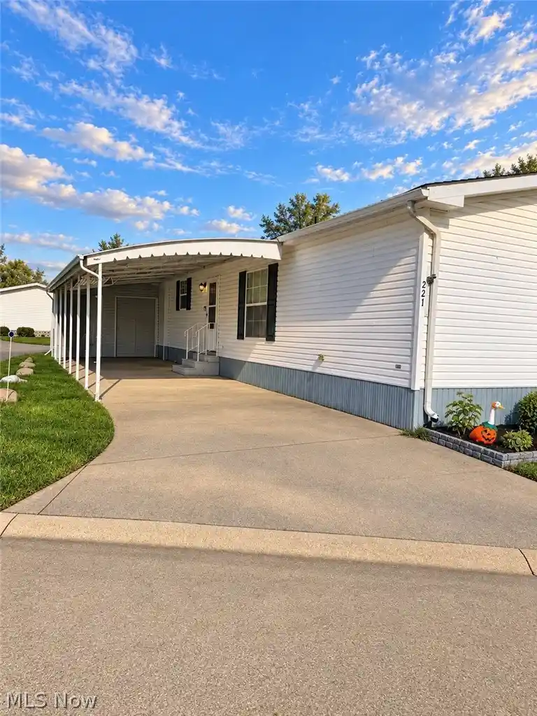 Photo 1 of Single family home for sale at 221 Gull Dr, Elyria, OH 44035 | MLS# 5253258 | Listing updated on 2026-10-22