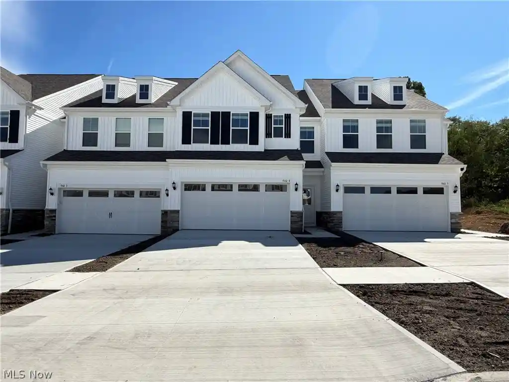 Townhouse for sale at 940-4 Memory Ln, Aurora, OH 44202 | MLS# 5254757