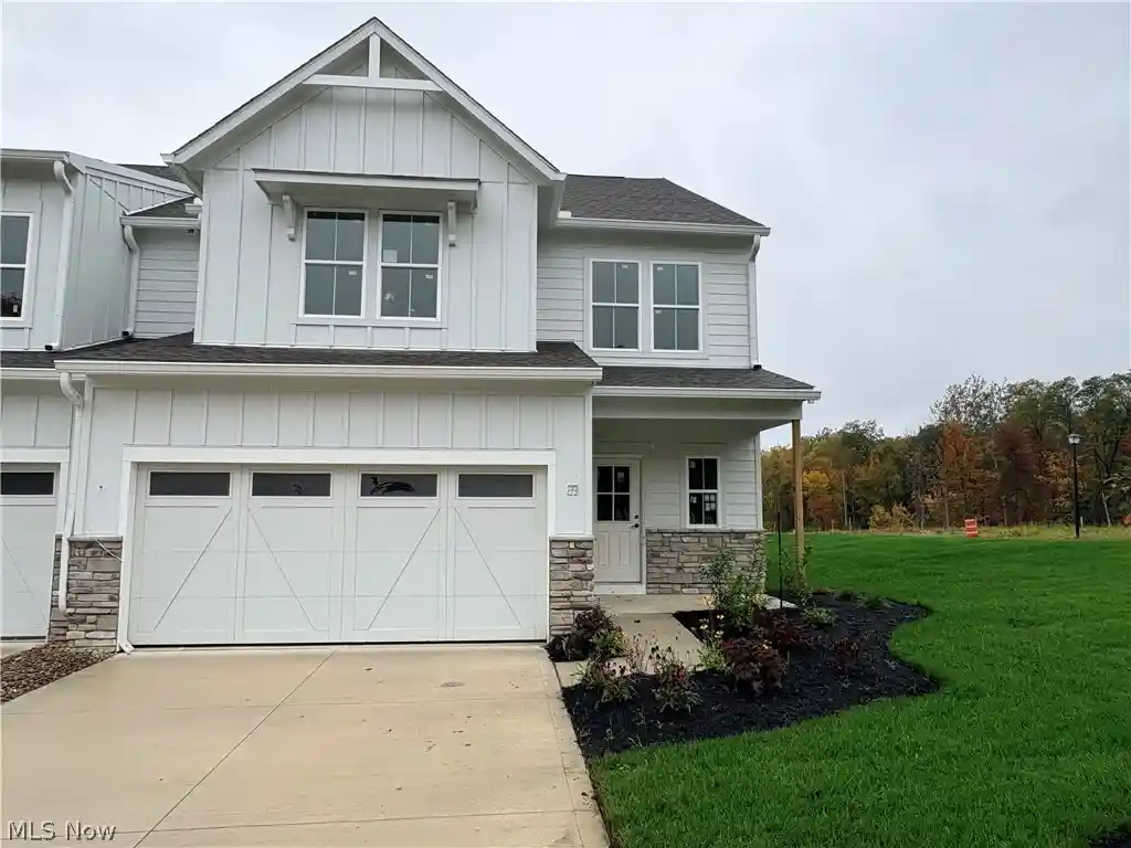 Photo 1 of Townhouse for sale at 40 Lake Como Ct, Orange, OH 44022 | MLS# 5254785 | Listing updated on 2026-10-20