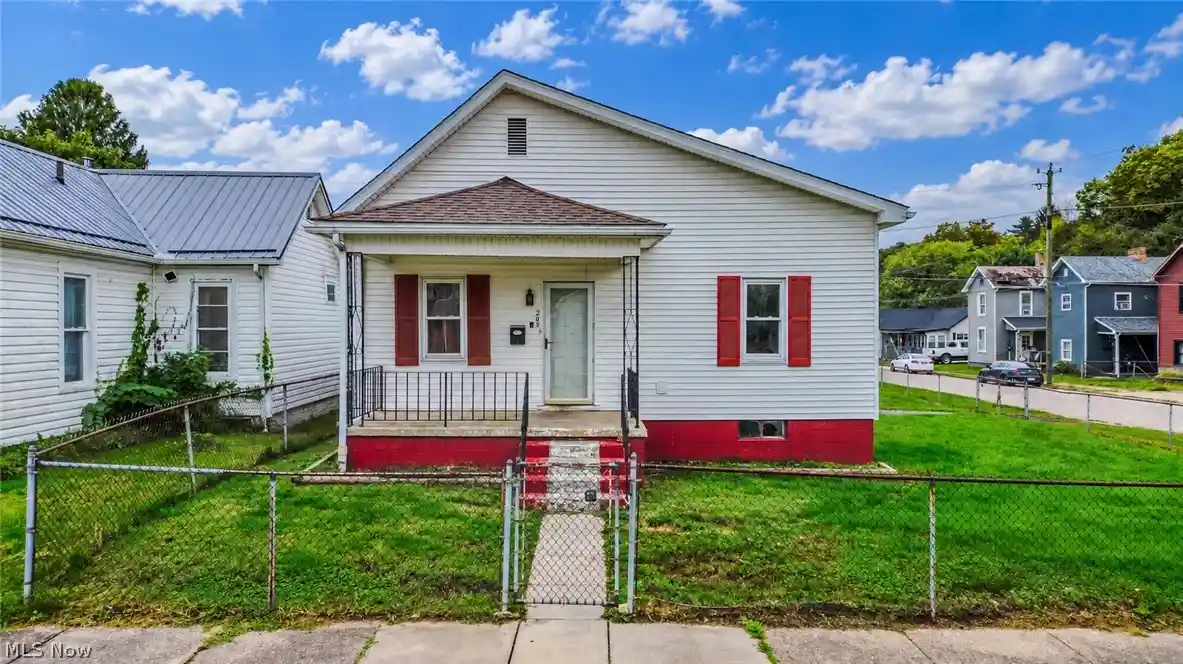 Photo 1 of Single family home for sale at 205 Gray St, Zanesville, OH 43701 | MLS# 5254467 | Listing updated on 2026-10-21