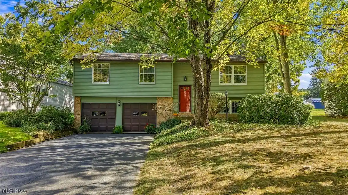 Photo 1 of Single family home for sale at 527 Laurelwood Dr Se, Warren, OH 44484 | MLS# 5235142 | Listing updated on 2026-10-21