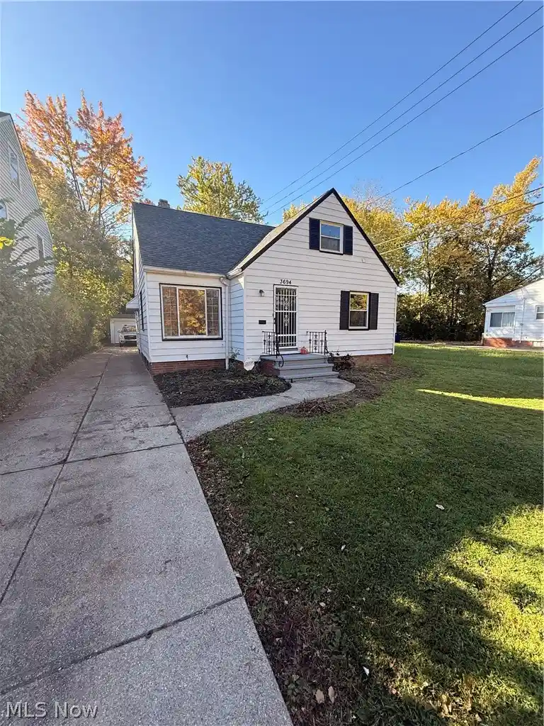 Photo 1 of Single family home for sale at 3694 Grosvenor Rd, Cleveland, OH 44118 | MLS# 5253945 | Listing updated on 2026-10-24