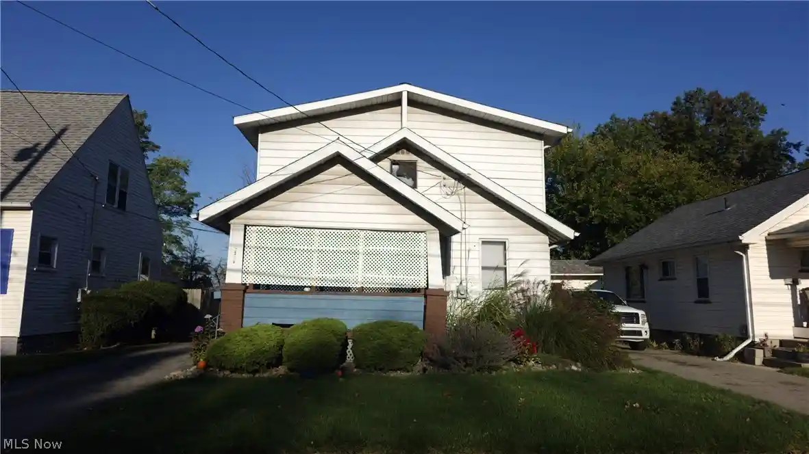 Single family home for sale at 1570 Edgehill Ave SE, Warren, OH 44484 | MLS# 5254466