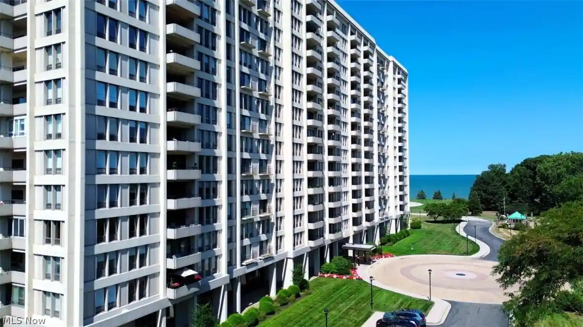 Listing Photo 1 - Condo for sale in 1 Bratenahl Pl located at 1 Bratenahl Pl, Cleveland, OH 44108 - Unit #1002
