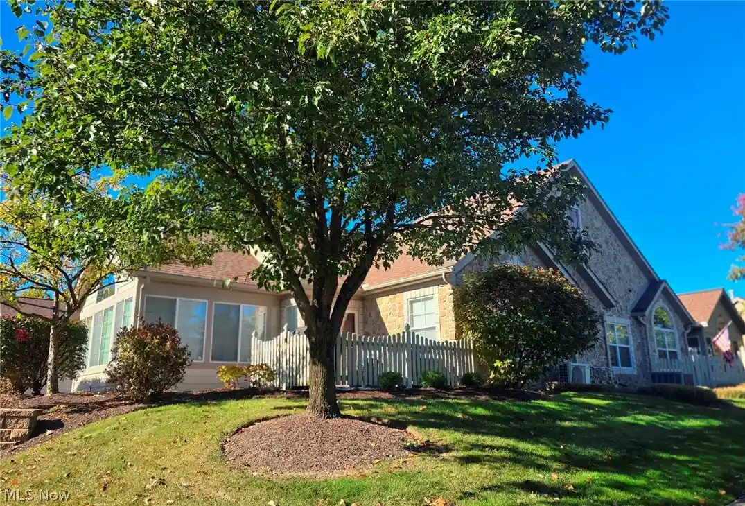 Condo for sale at 261 Arlington Dr, Aurora, OH 44202 | MLS# 5254945