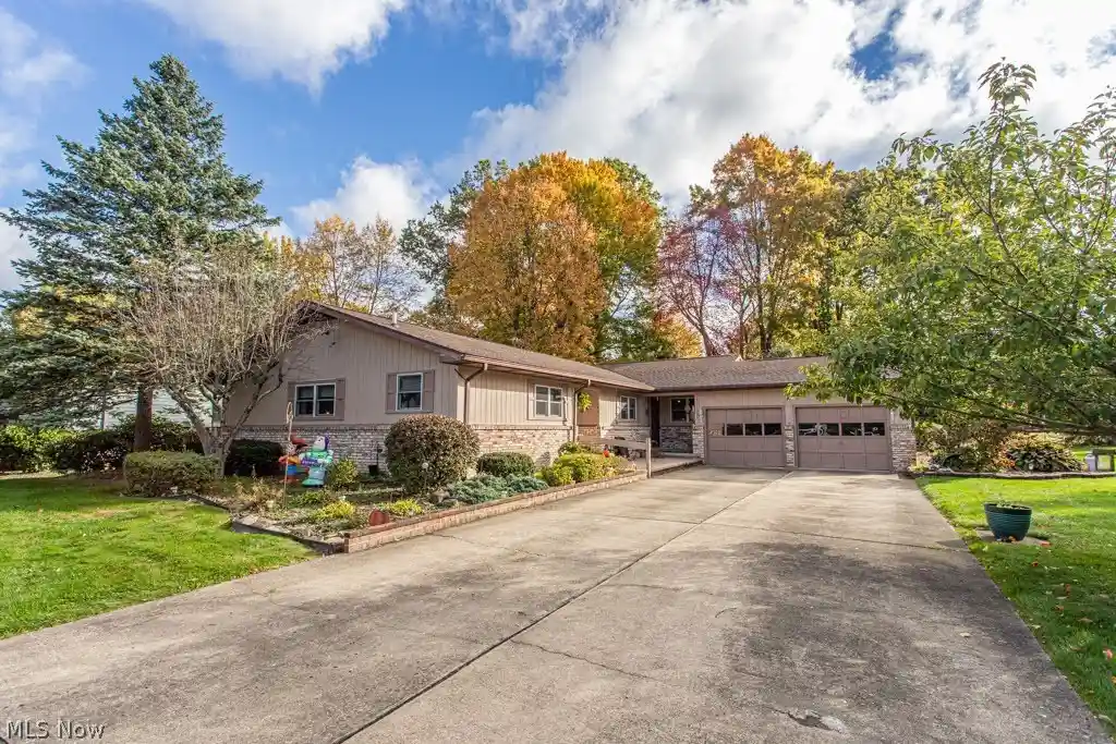 Photo 1 of Multi family home for sale at 160  162 Heritage Ln, Cortland, OH 44410 | MLS# 5254532 | Listing updated on 2026-10-22