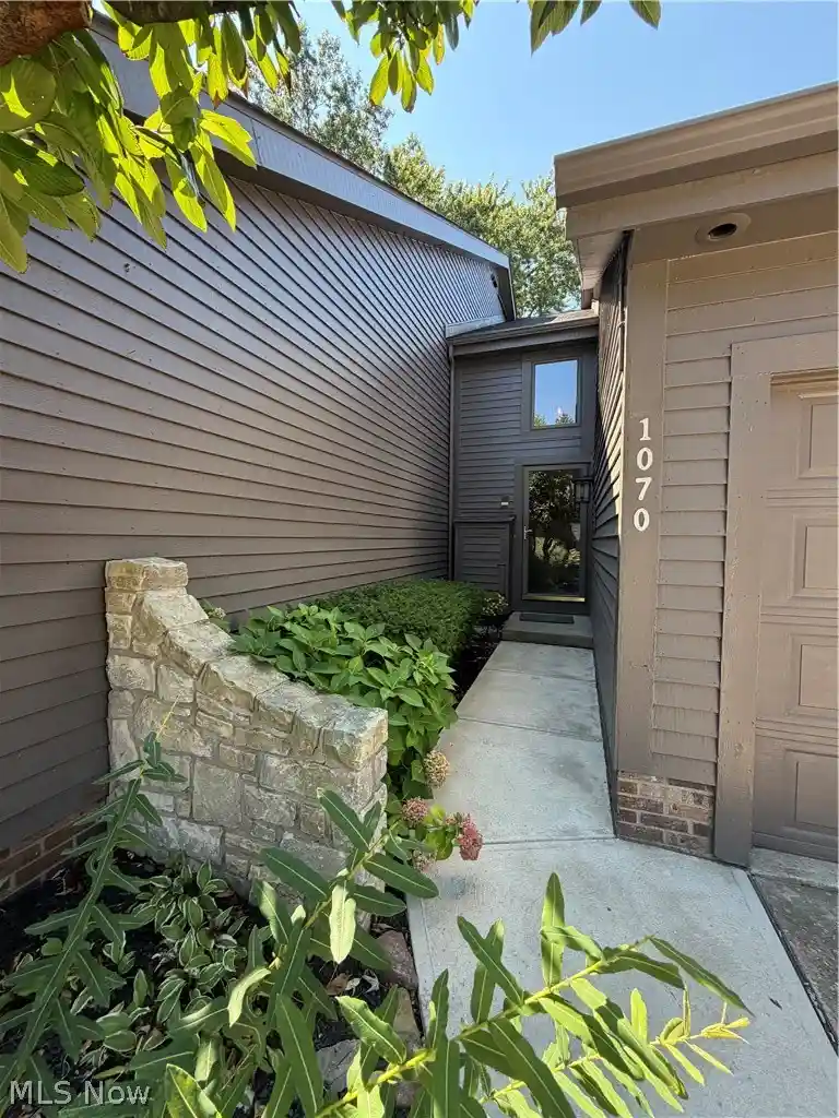 Condo for sale at 1070 Stonewood Ct, Westlake, OH 44145 | MLS# 5255165