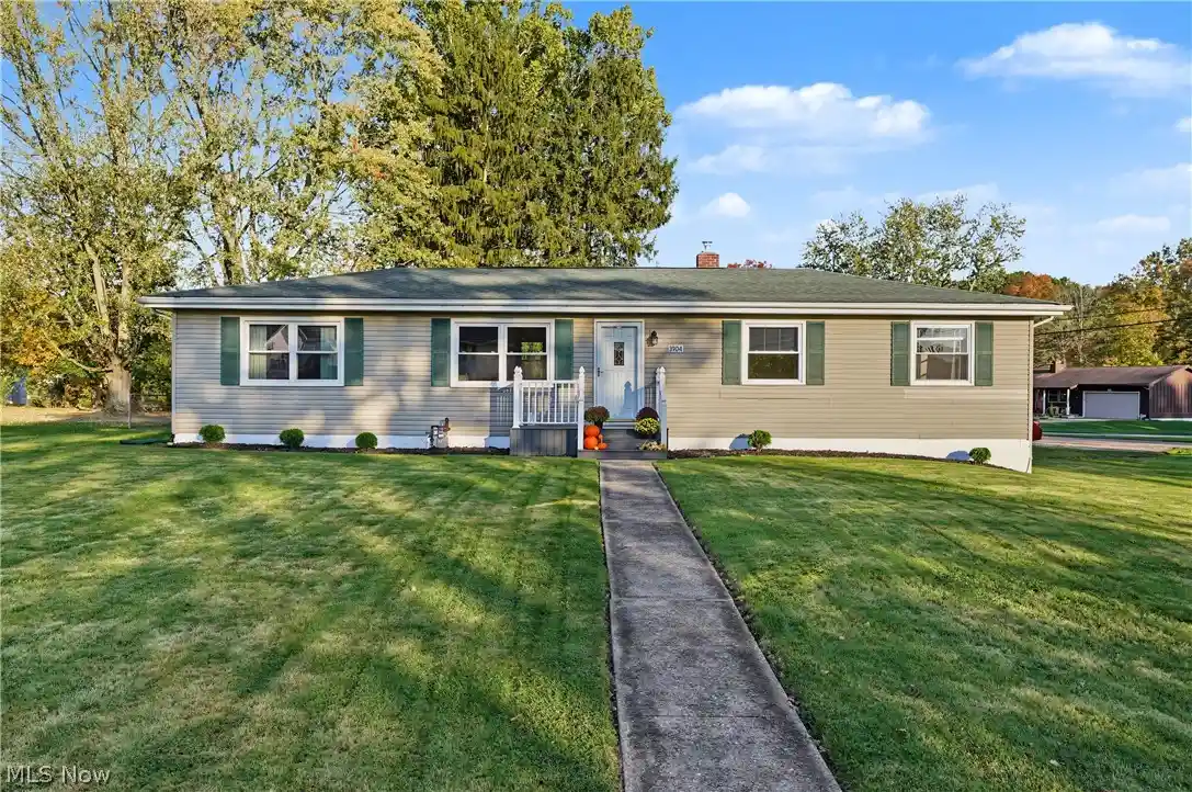 Single family home for sale at 3904 Mctaggart Blvd, Kent, OH 44240 | MLS# 5254915