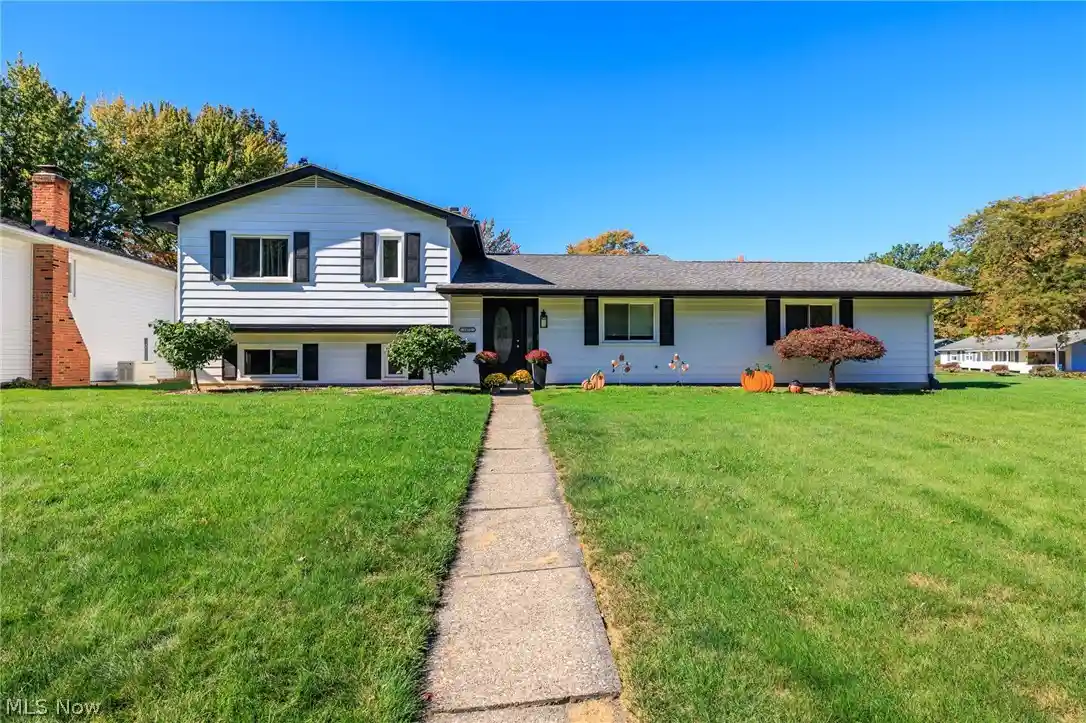 Photo 1 of Sale Pending at 6472 Lafayette Dr, Mentor, OH 44060 | MLS# 5252554 | Listing updated on 2026-10-30