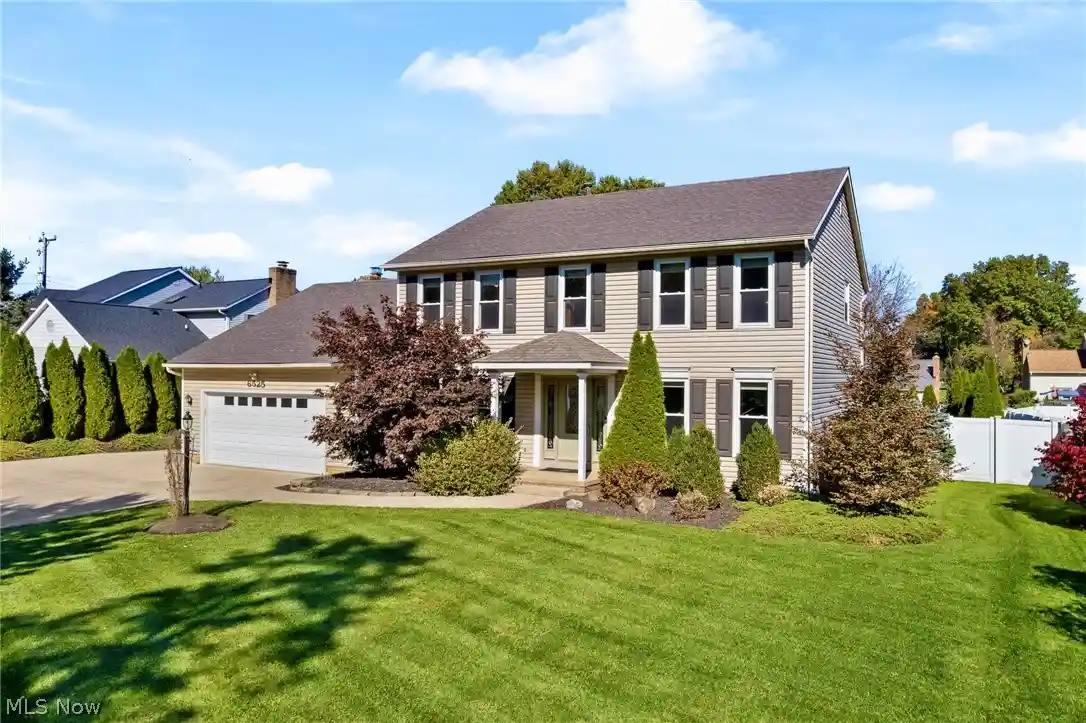 Single family home for sale at 6525 Beckleigh Cir NW, Canton, OH 44708 | MLS# 5254558