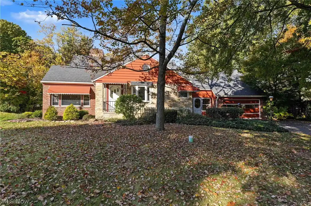 Photo 1 of Single family home for sale at 7938 Skyline Dr, Broadview Heights, OH 44147 | MLS# 5254646 | Listing updated on 2026-10-22