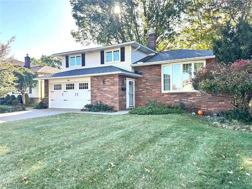 Photo 1 of Sale Pending at 7320 Lancelot Dr, Cleveland, OH 44134 | MLS# 5253436 | Listing updated on 2026-10-23