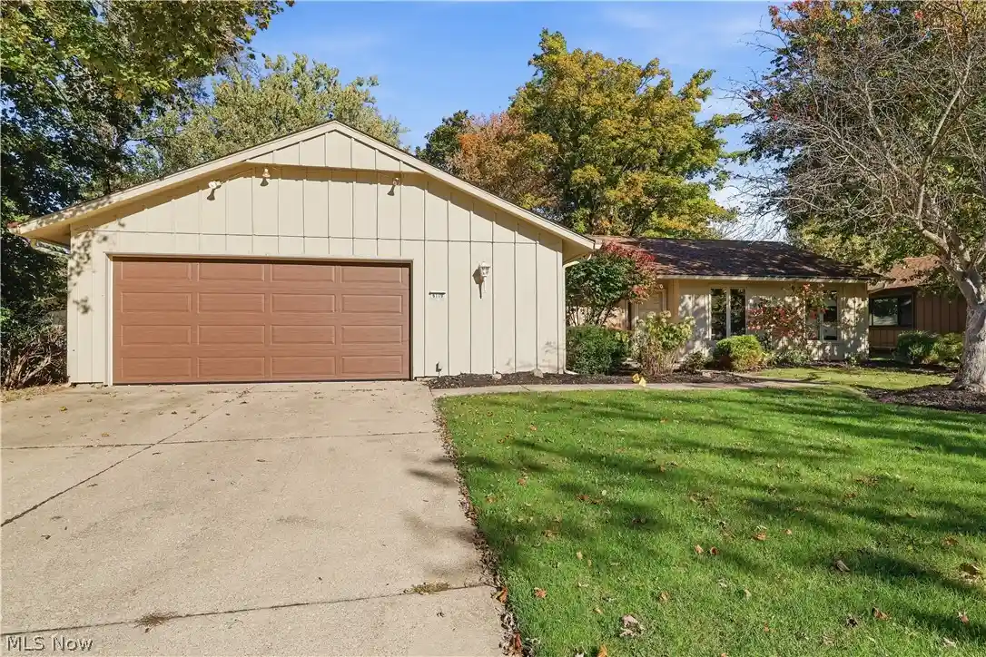 Single family home for sale at 6119 Oakwood Cir, North Ridgeville, OH 44039 | MLS# 5254827