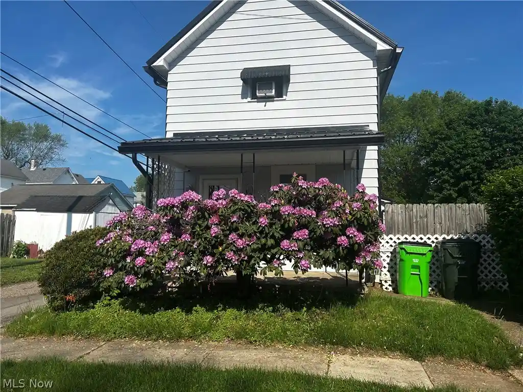 Single family home for sale at 622 John St, Coshocton, OH 43812 | MLS# 5255479