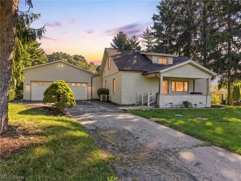 Photo 1 of Single family home for sale at 1953 Lawn Ave, Lowellville, OH 44436 | MLS# 5255731 | Listing updated on 2026-10-29