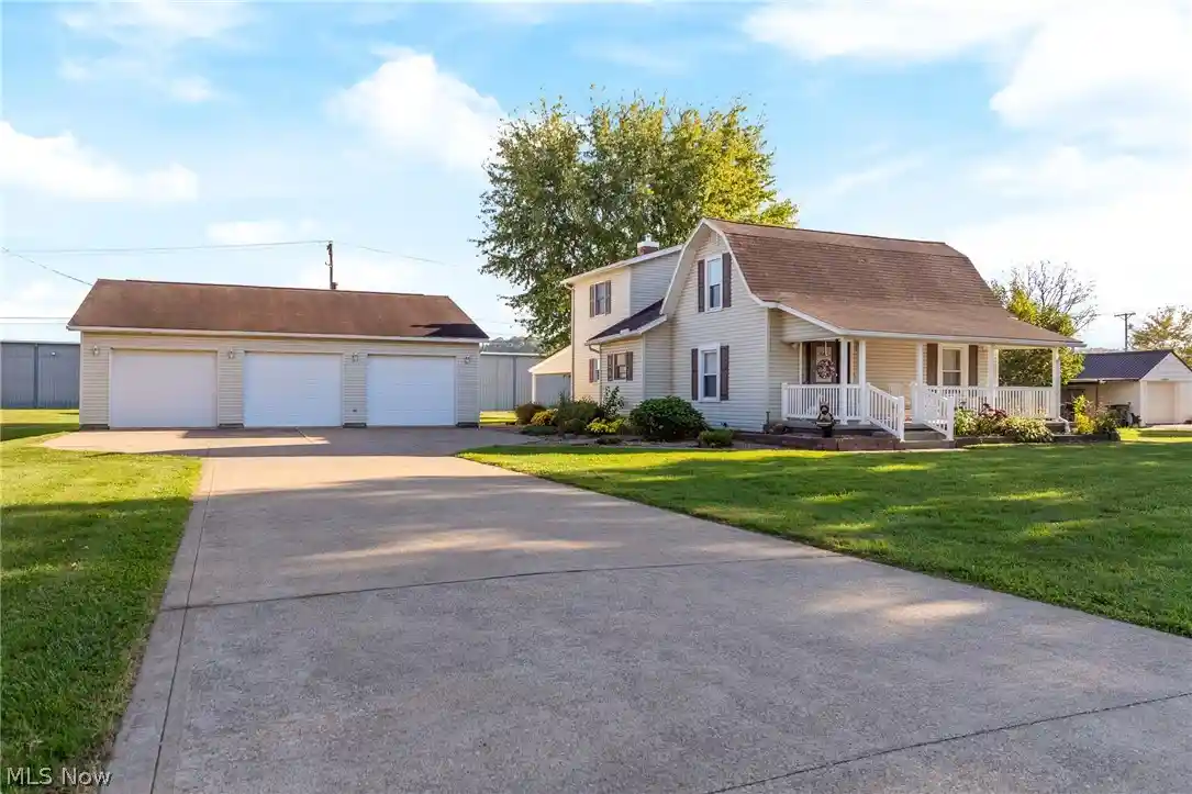 Single family home for sale at 5420 E State Rd, Newcomerstown, OH 43832 | MLS# 5255646