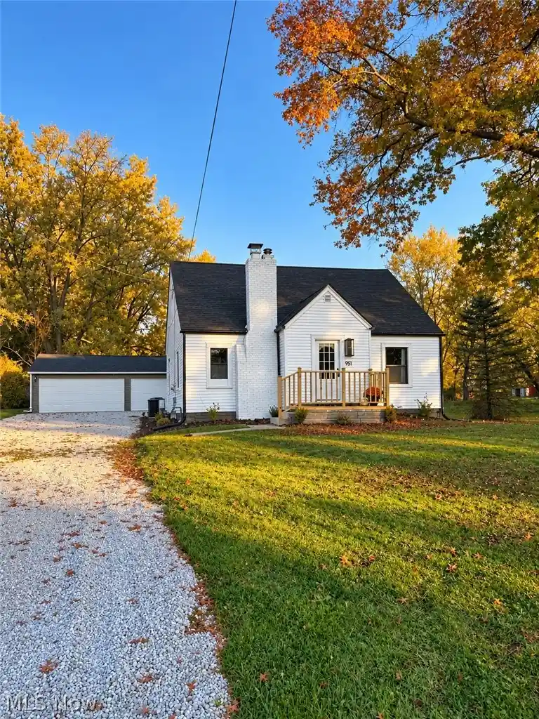 Photo 1 of Single family home for sale at 951 Bey Rd, Akron, OH 44312 | MLS# 5255591 | Listing updated on 2026-10-24