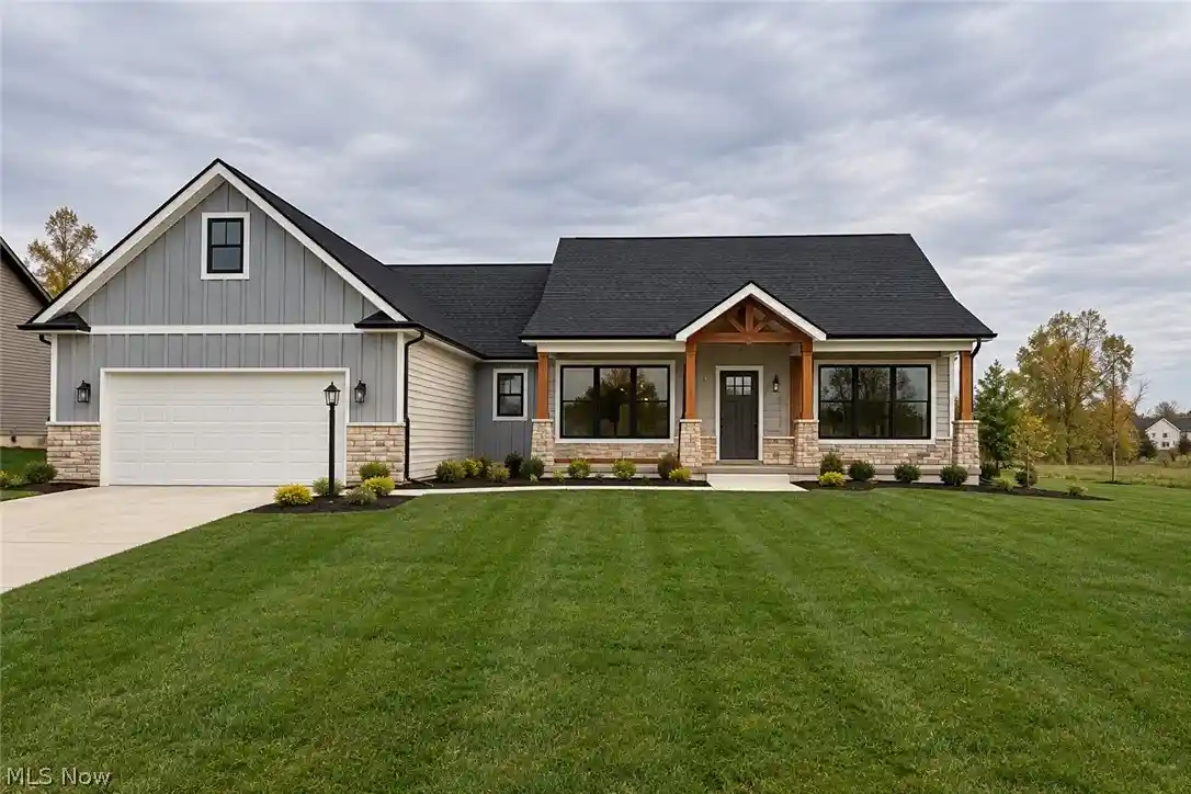 Photo 1 of Single family home for sale at 4035 Shelly Lynn Dr, New Middletown, OH 44442 | MLS# 5255555 | Listing updated on 2026-10-24
