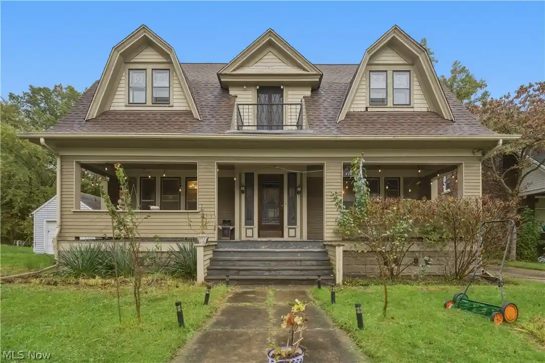 Single family home for sale at 714 N Chestnut St, Ravenna, OH 44266 | MLS# 5255839