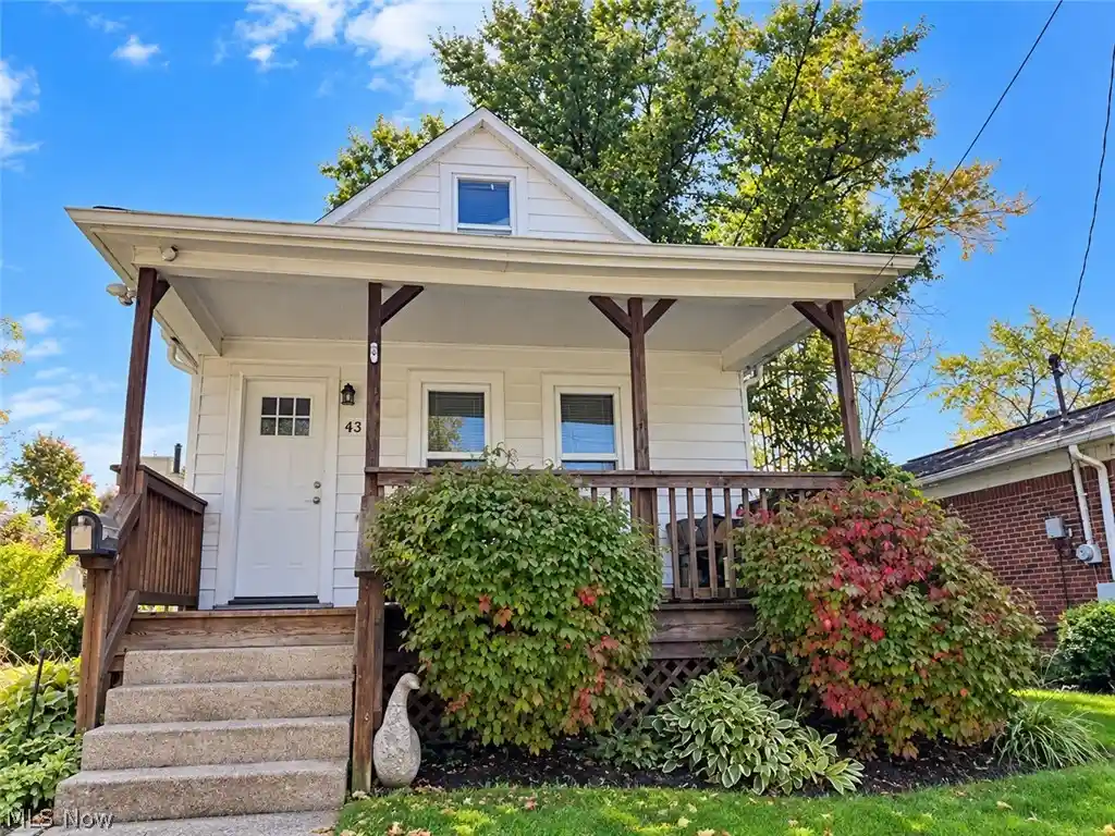 Single family home for sale at 432 Mussey Ave, Elyria, OH 44035 | MLS# 5255466