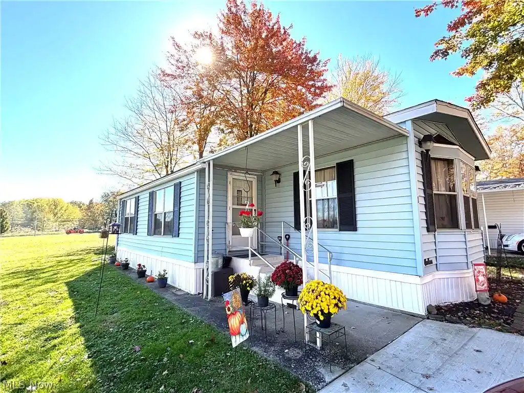 Single family home for sale at 1229 Columbiana Lisbon Rd #1, Columbiana, OH 44408 | MLS# 5255834