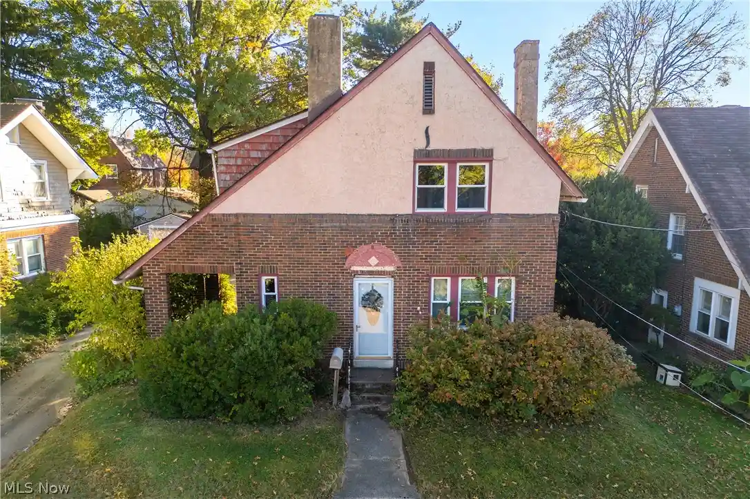 Photo 1 of Single family home for sale at 405 Saint Leger Ave, Akron, OH 44305 | MLS# 5255837 | Listing updated on 2026-10-26