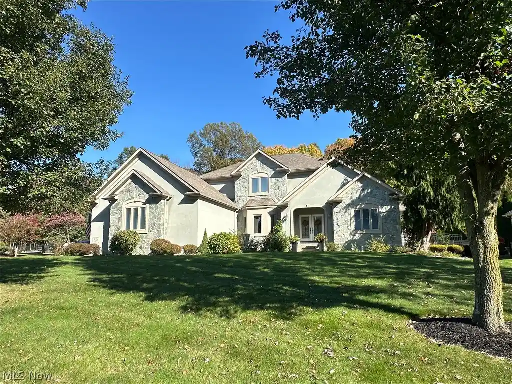 Photo 1 of Single family home for sale at 400 Amber Dr Se, Warren, OH 44484 | MLS# 5255934 | Listing updated on 2026-10-26
