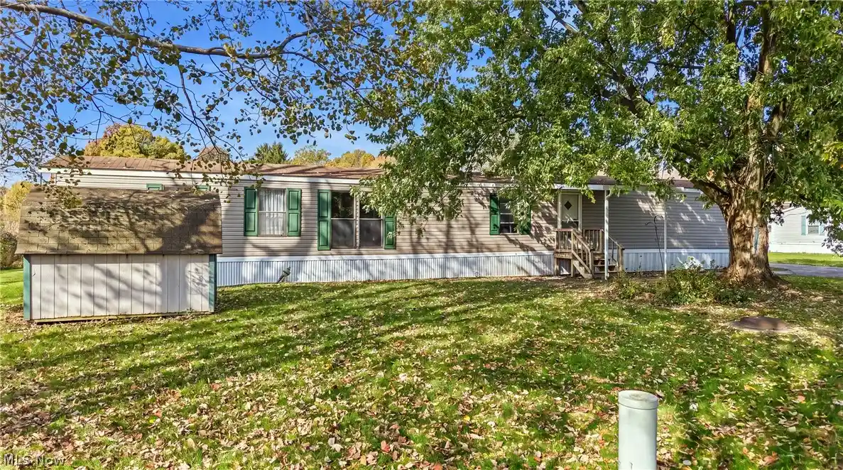 Photo 1 of Single family home for sale at 1030 S Park Ct, Brookfield, OH 44403 | MLS# 5254327 | Listing updated on 2026-10-28