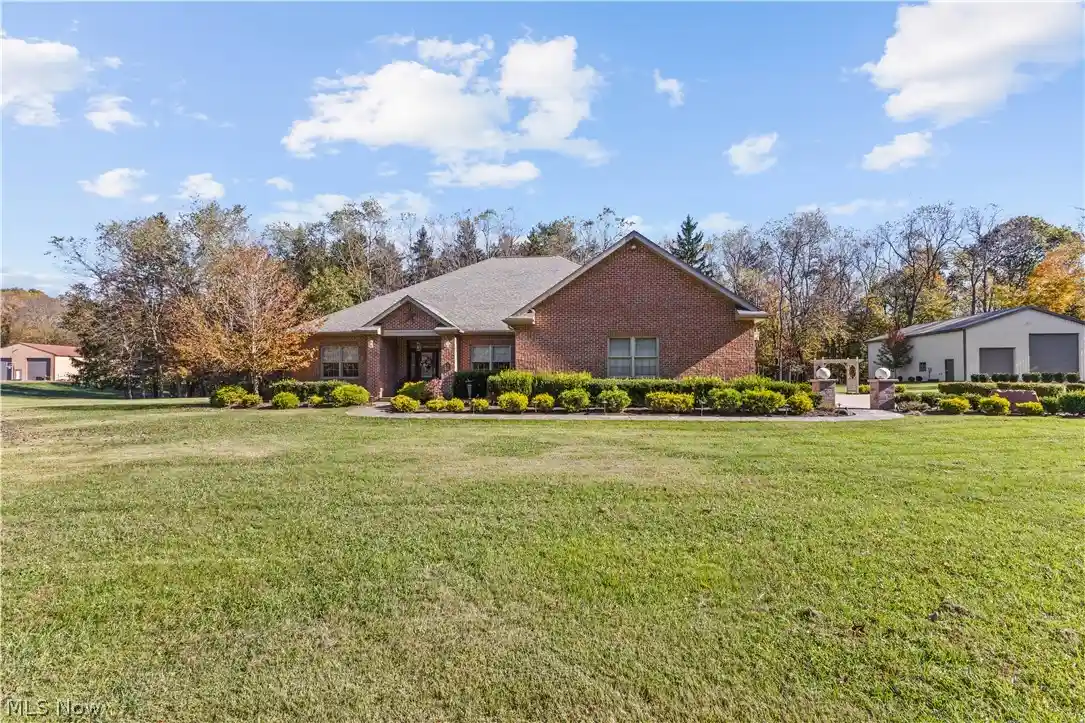 Photo 1 of Single family home for sale at 359 Grassy Ln, New Cumberland, WV 26047 | MLS# 5253536 | Listing updated on 2026-10-26