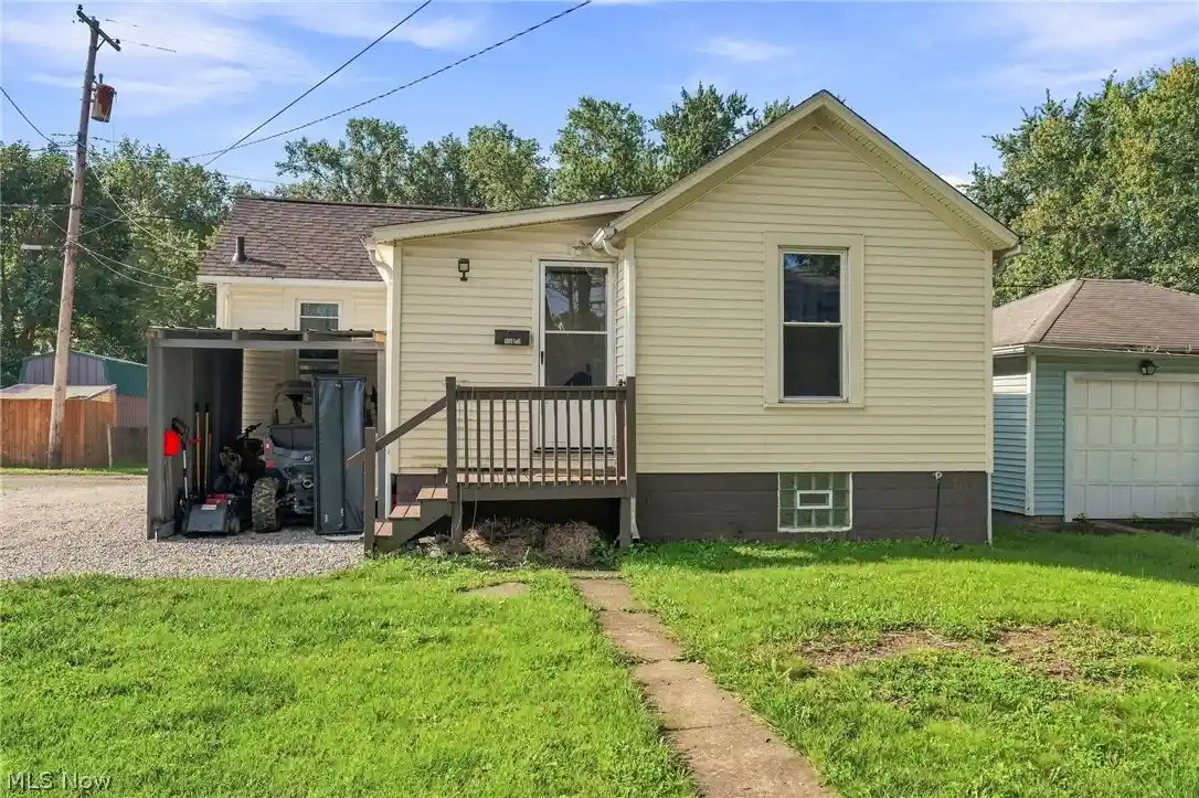 Single family home for sale at 376 E 1/2 Ohio Ave, Sebring, OH 44672 | MLS# 5256194