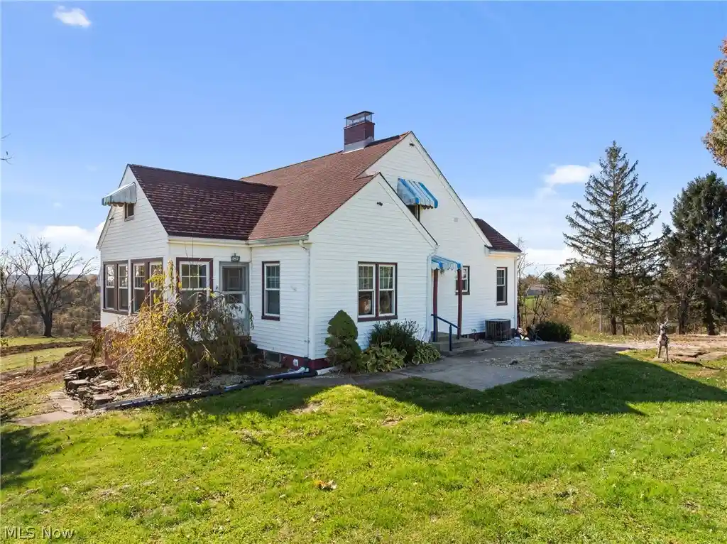 Single family home for sale at 55674 High Ridge Rd, Bellaire, OH 43906 | MLS# 5254751