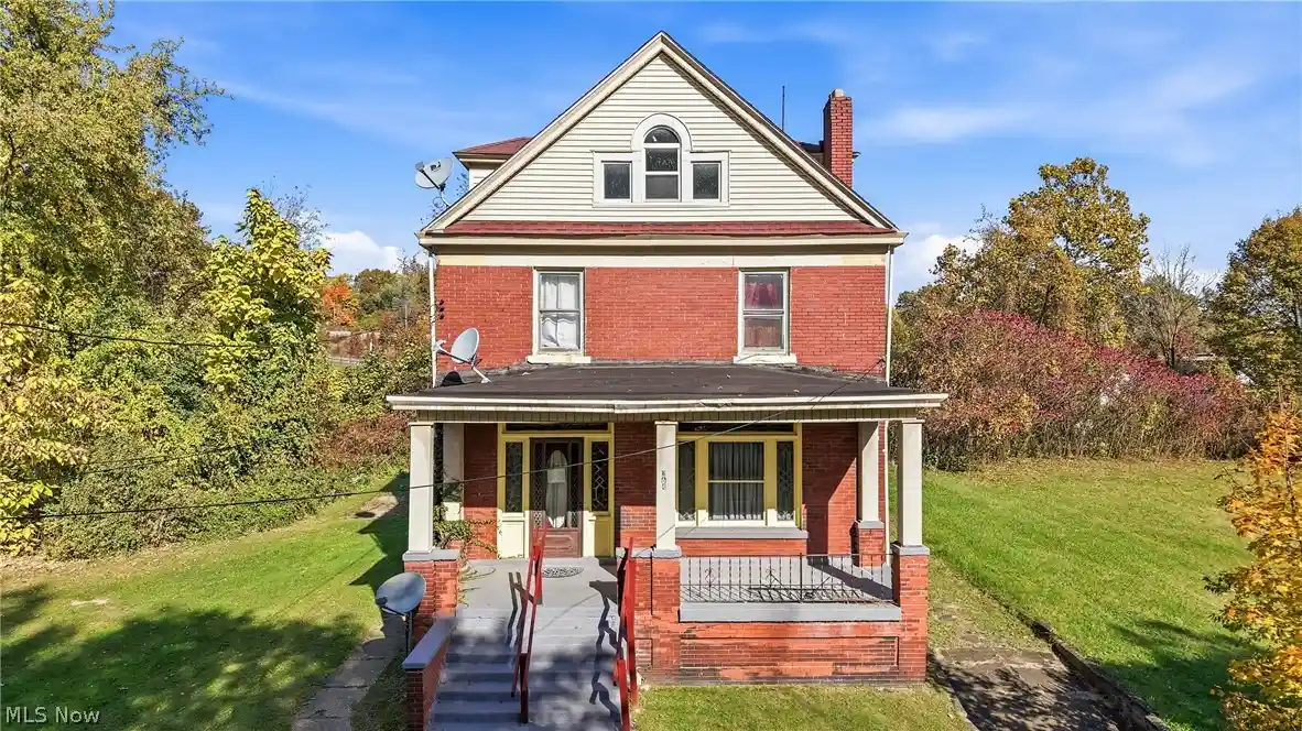 Photo 1 of Single family home for sale at 264 Valley Dr, Youngstown, OH 44505 | MLS# 5256054 | Listing updated on 2026-10-29