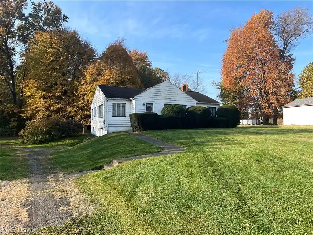 Single family home for sale at 1292 Salt Springs Rd, Mineral Ridge, OH 44440 | MLS# 5256428