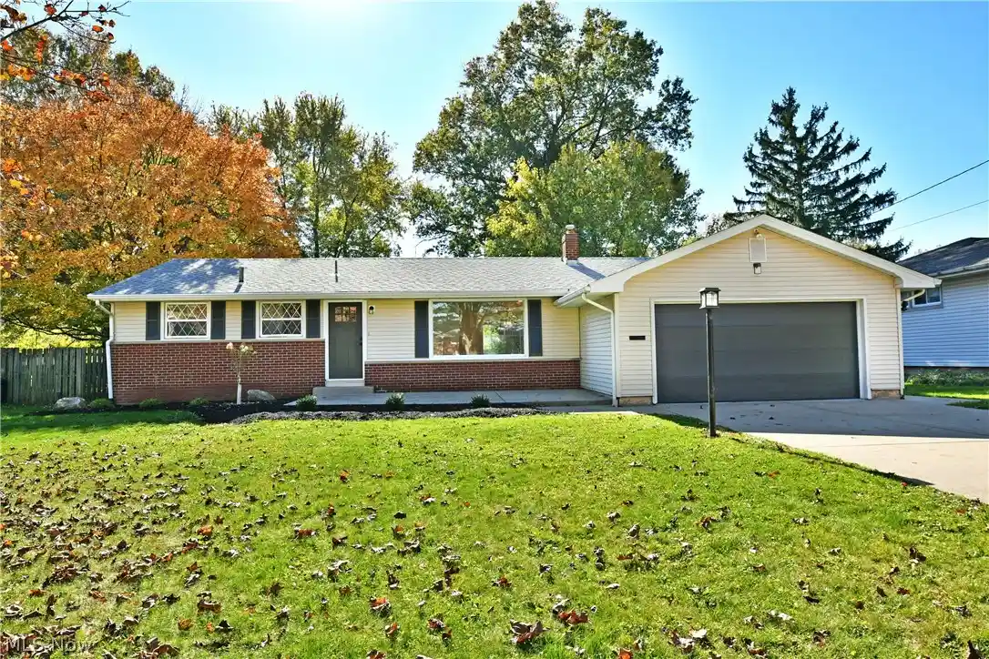 Single family home for sale at 533 Murray Hl Dr, Youngstown, OH 44505 | MLS# 5256397
